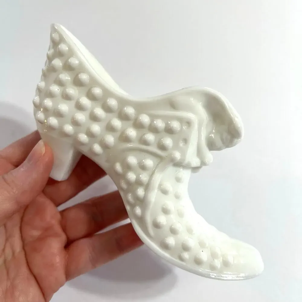 Vintage Fenton Victorian Hobnail White Milk Glass Shoe Slipper Boot Cat Kitten